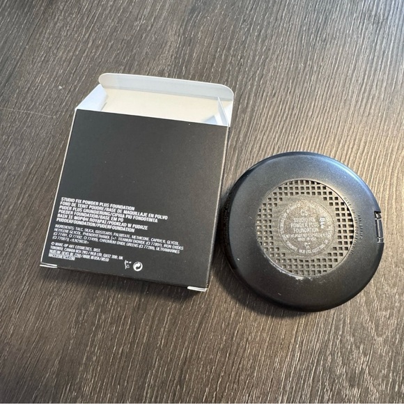 MAC Cosmetics Studio Fix Powder Plus Foundation - C5 - Picture 3 of 4
